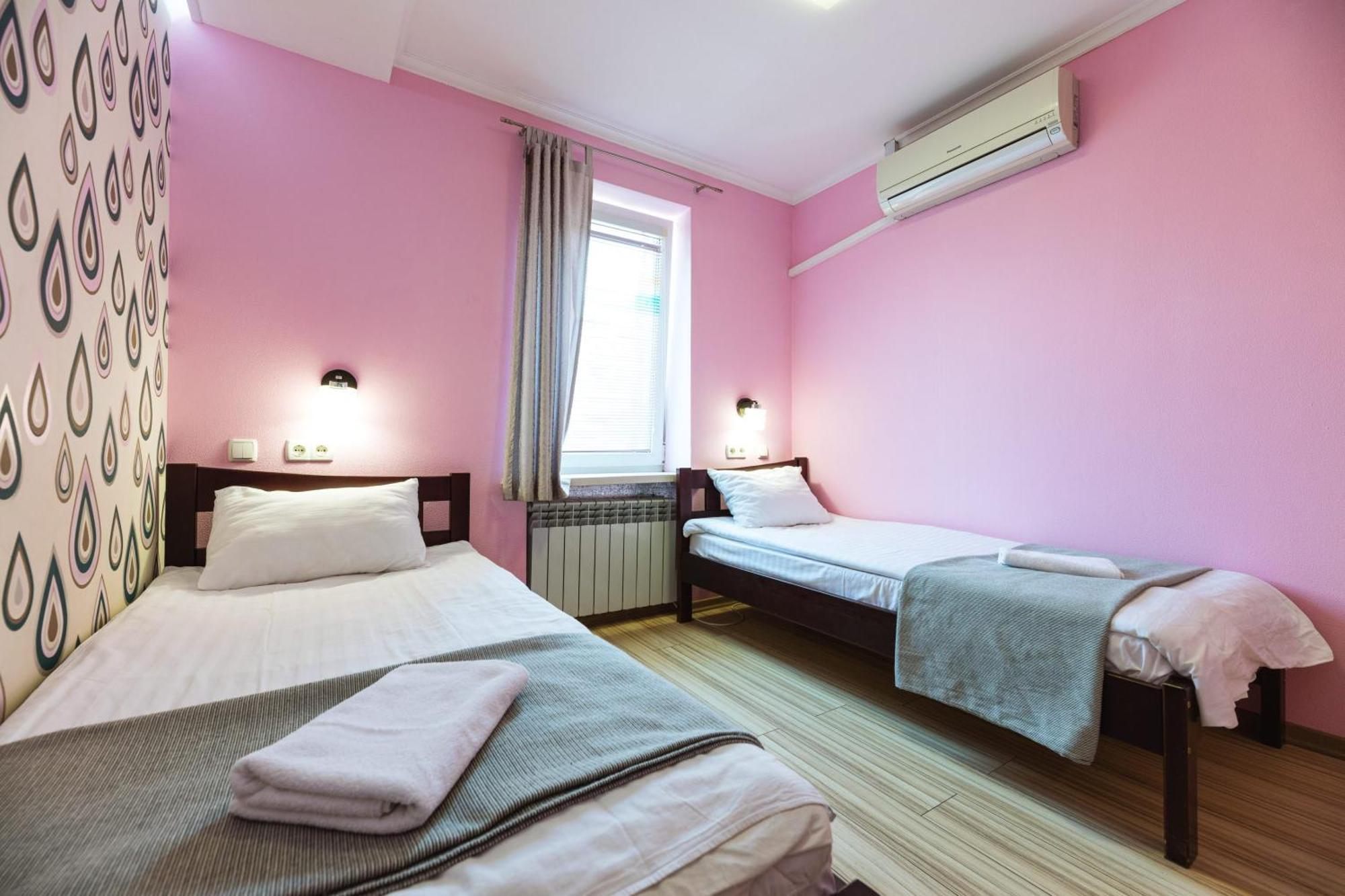 Guest House "Golden Gate 911 " Kiev Exteriör bild